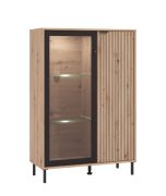 Vitrine mit sieben Fächer Zvesdara 05, eine Glastür, modernes Design Farbe: Eiche Artisan / Schwarz, Maße: 137,5 x 93 x 40 cm, Griffe: Metall