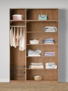 Offener Kleiderschrank | 2 Wäschekörbe | Farbe: Eiche Puccini | 7 Fächer | 1 Kleiderstange | Maße: 154 x 55 x 234 cm | Universelles Design | 4 Holzeinlegeböden