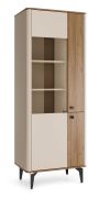 Vitrine | Glasschrank | Nuss/Kaschmir | 73 x 40 x 190 cm | ABS-Kanten | 3 Türen | Push-to-open System | 11 Fächer | Metallbeine | Belladere 02