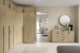 Schlafzimmer Set C Edegem | 9-teilig | Farbe: Eiche Cremona | Kleiderschränke | Drehtürenschränke | Regale | Schrankaufsätze | Kommode | Metallgriffe