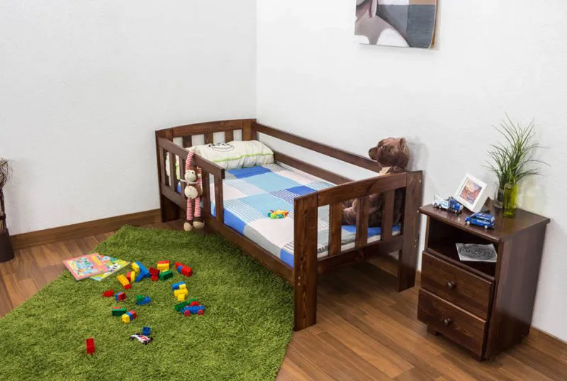 Kleinkinderbett inkl. Absturzsicherung 70 x 160 cm | Massivholz: Kiefer | Nuss Lackiert | inkl. Rollrost Abbildung