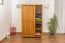 Kleiderschrank | 3 Drehtüren | 4 Fächer | mit Kleiderstange | 120 cm breit | Massivholz | Farbe: Erle Abbildung
