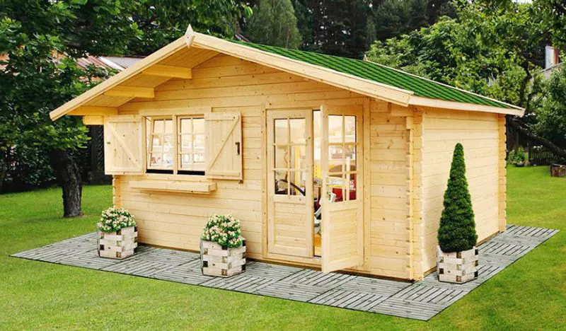 Holz-Gartenhaus 4,46 x 4,46 Meter (inkl. Dach) | Naturbelassen | Satteldach | 44 mm Blockbohlen-Haus Abbildung