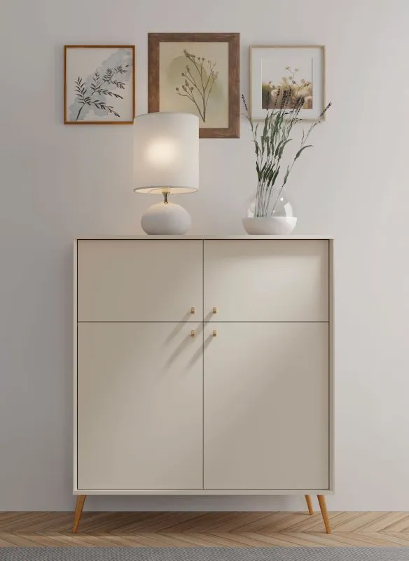Kommode | hoch | vier Türen | Farbe: Beige | Griffe & Beine: Metall | sechs Fächer | ABS-Kanten | Maße: 105,5 x 40,5 x 122,5 cm | für Wohnzimmer
