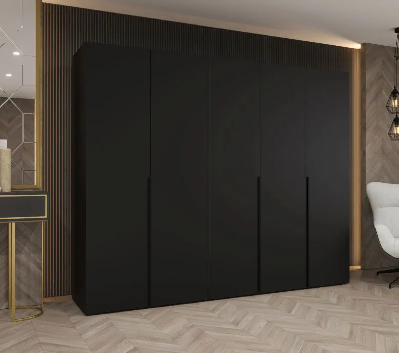 Kleiderschrank / Drehtürenschrank mit fünf Türen Eiger 39, Farbe: Schwarz, 2,5 Meter breit, drei Kleiderstangen, Griffe: Schwarz, drei Fächer, Soft-Close-Funktion
