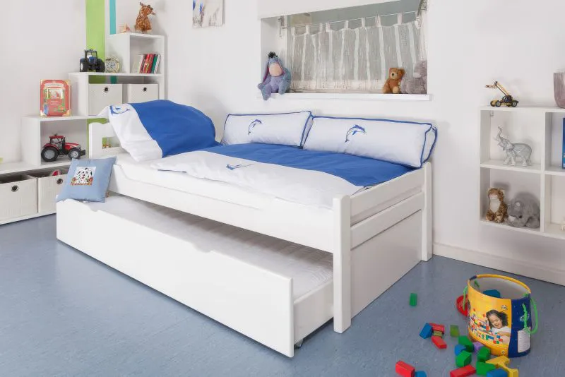 Kinderbett / Jugendbett "Easy Premium Line" K1/2h inkl. 2. Liegeplatz und 2 Abdeckblenden, 90 x 200 cm Buche Vollholz massiv weiß lackiert