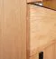 Vitrine Slatina 02, Farbe: Eiche / Schwarz, teilmassiv - Abmessungen: 203 x 91 x 45 cm (H x B x T)