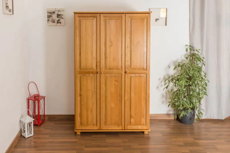 Kleiderschrank | 3 Drehtüren | 4 Fächer | mit Kleiderstange | 120 cm breit | Massivholz | Farbe: Erle Abbildung