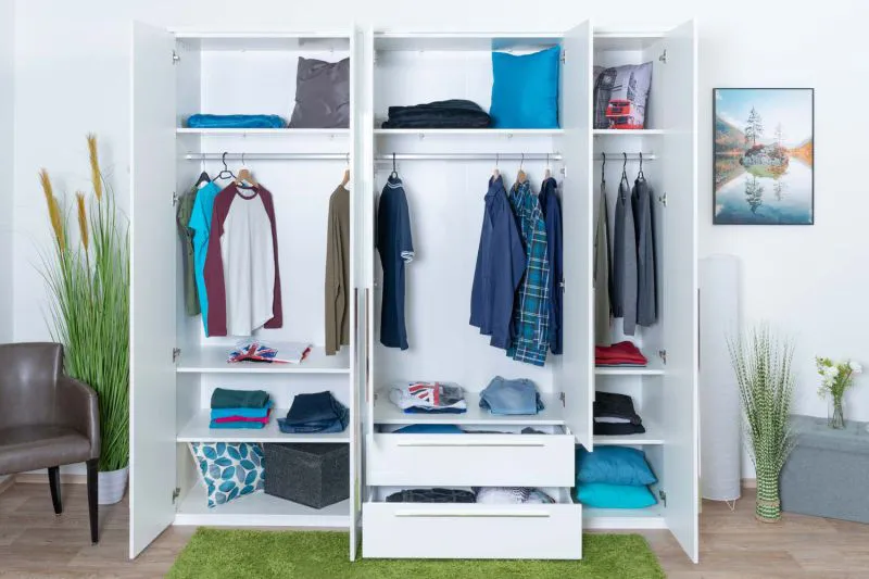 Kleiderschrank | 5 Drehtüren | 2 Schubladen | 7 Fächer | mit 3 Kleiderstangen | 232 cm breit | Farbe: Weiß Abbildung