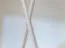 Vitrine Bresle 02, Kiefer massiv, Farbe: Weiß / Natur - Abmessungen: 200 x 95 x 41 cm (H x B x T)